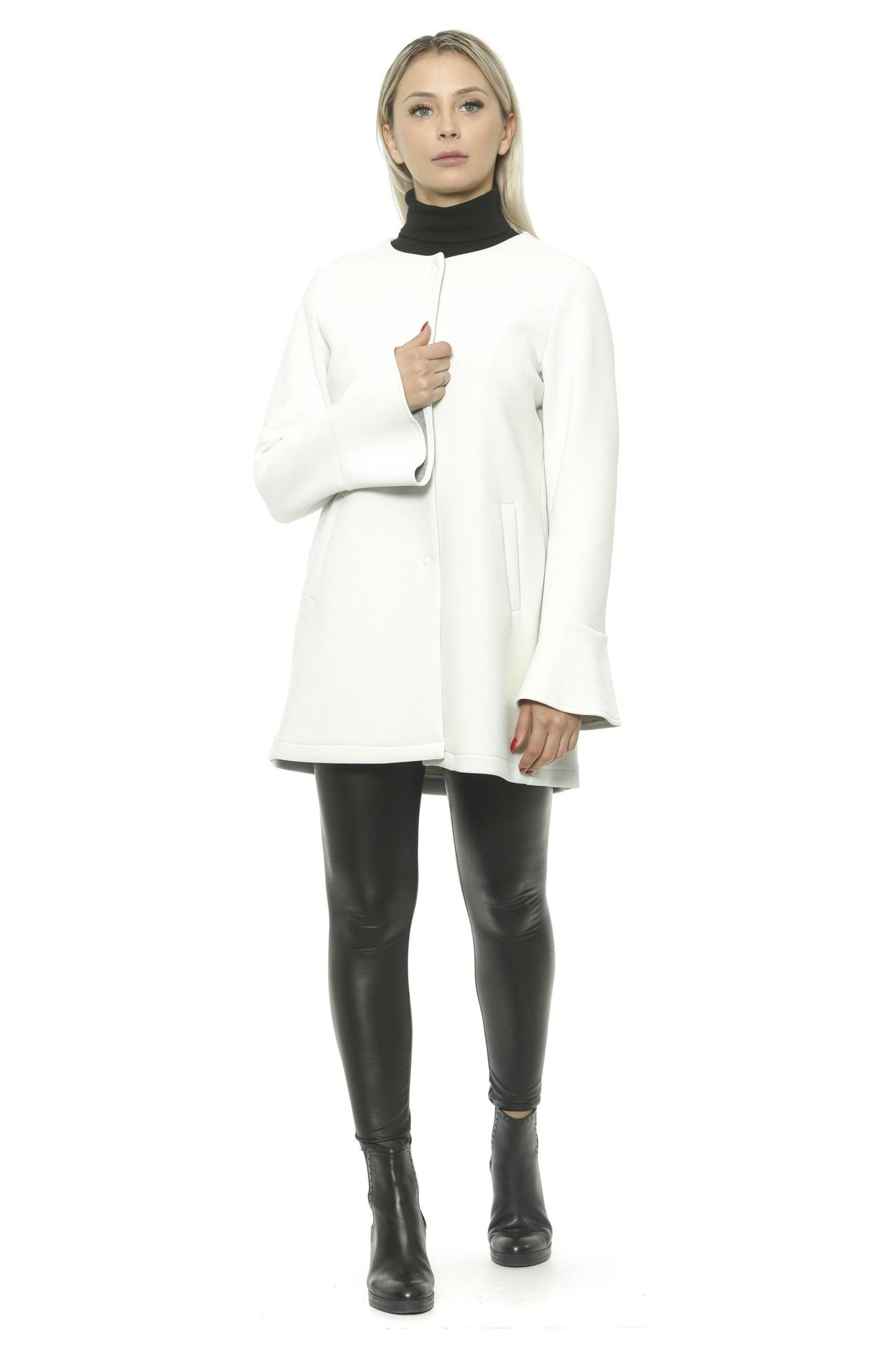 Elegante abrigo de neopreno blanco para mujer