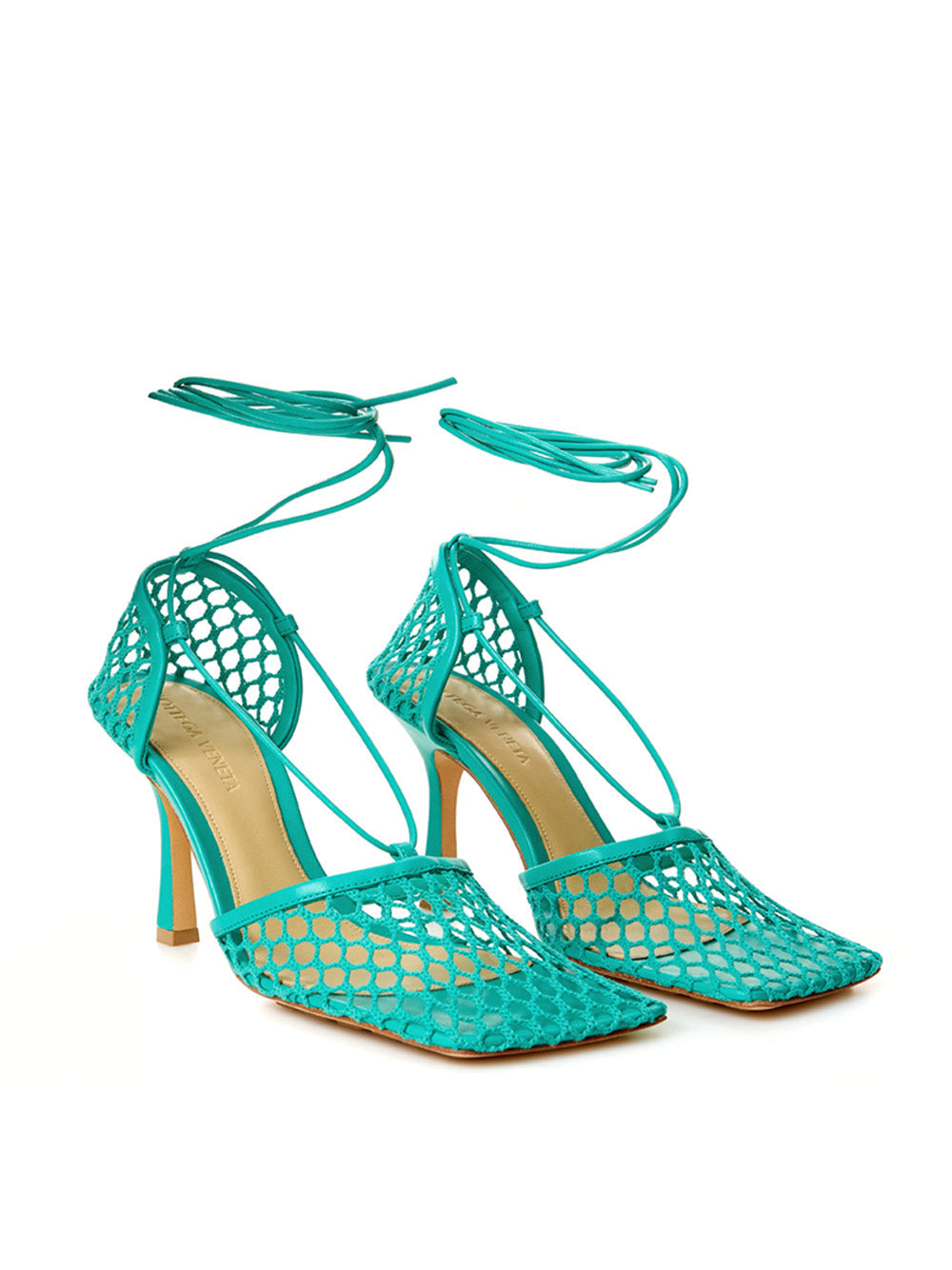Zapatos de salón con ribete de piel elástica verde
