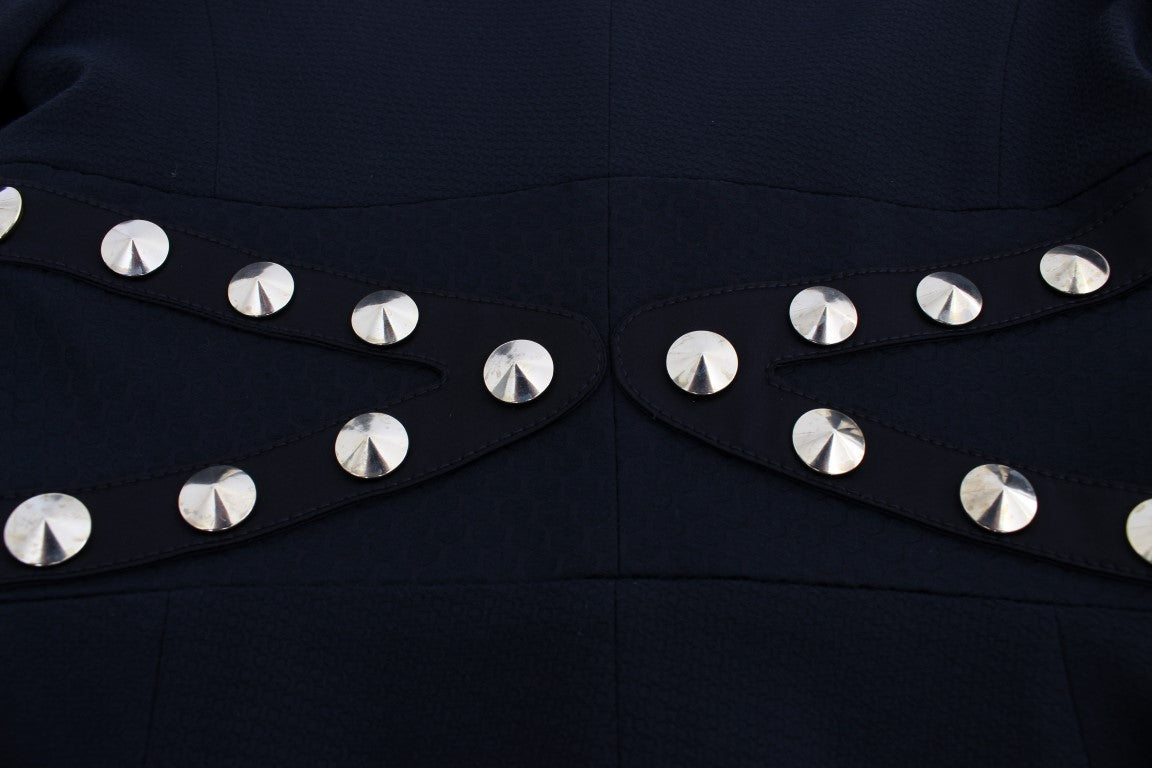 Elegante blazer elástico negro con detalle de botones dorados