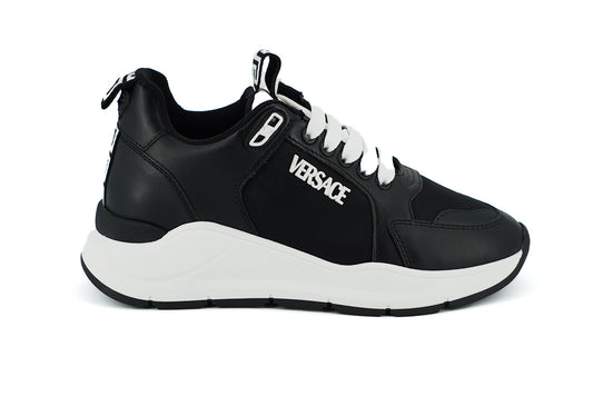 Elegantes zapatillas de piel monocromática