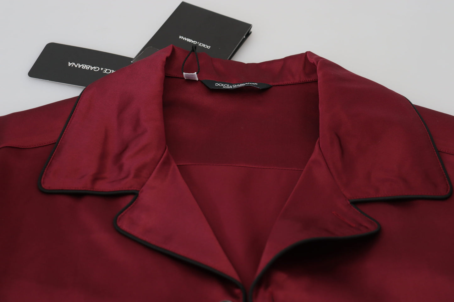 Eleganter roter Seiden-Nachthemd-Pyjama