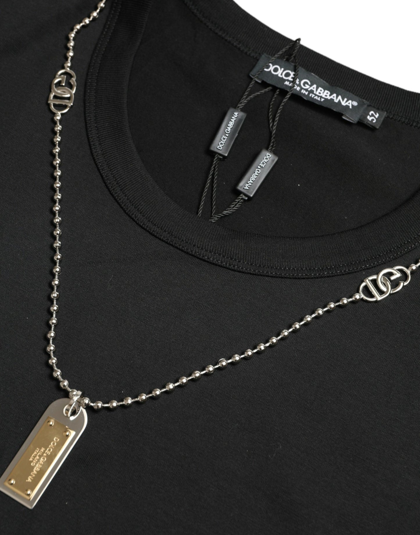 Schickes Rundhals-T-Shirt aus Baumwolle mit Kettendetail