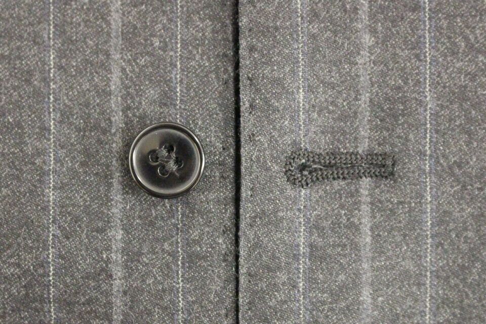 Elegante grau gestreifte Weste