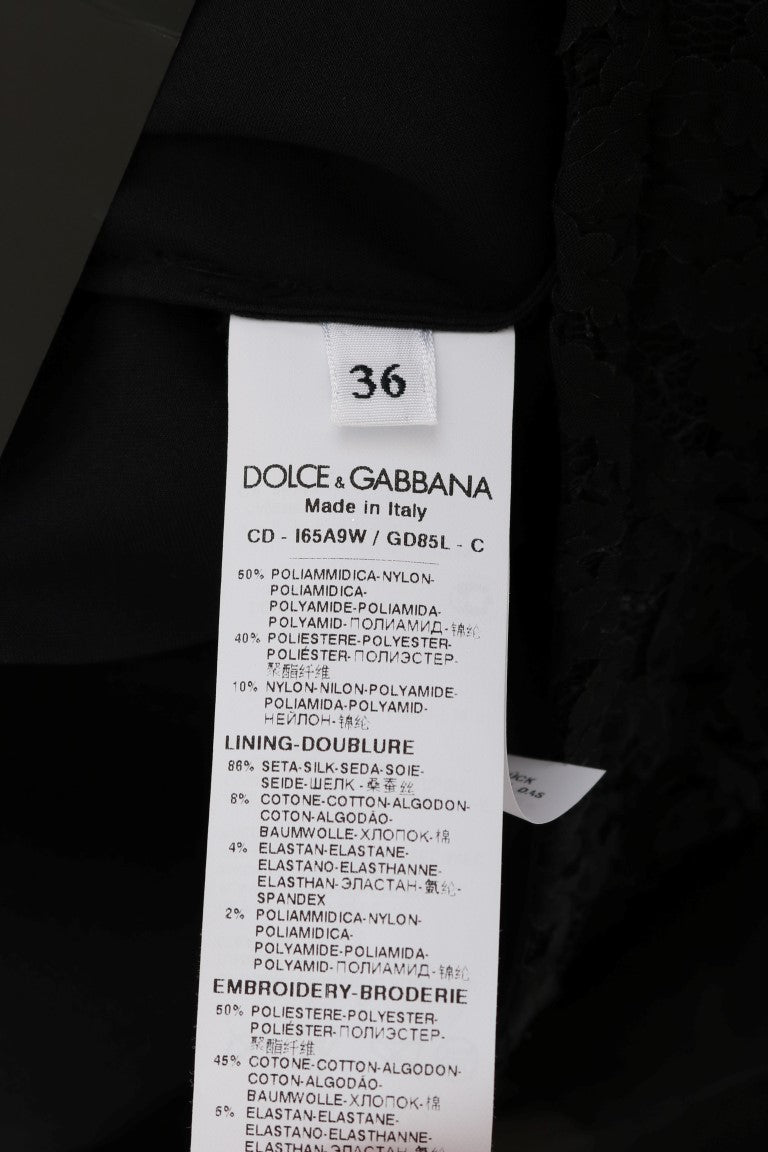 Elegante vestido recto con apliques de corazón y encaje negro