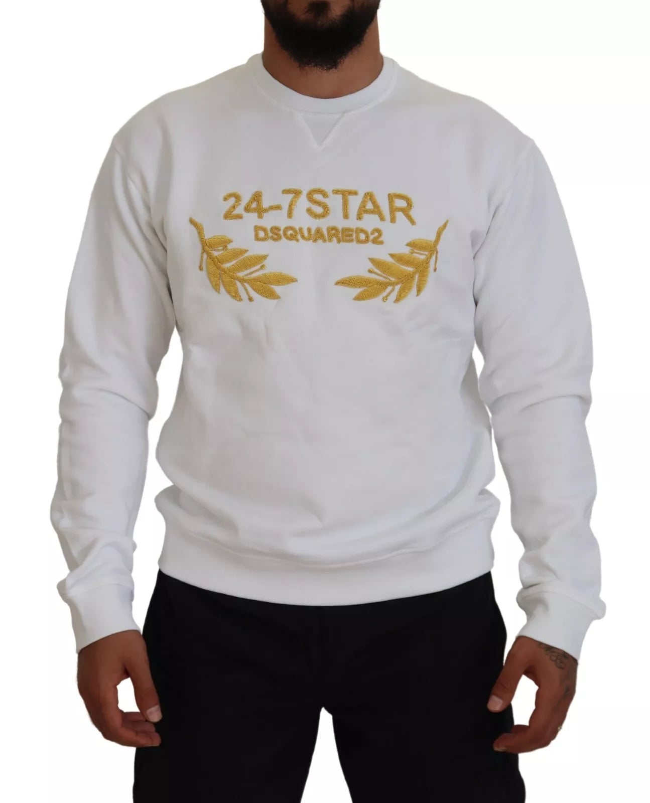 Suéter tipo sudadera con cuello redondo y bordado blanco