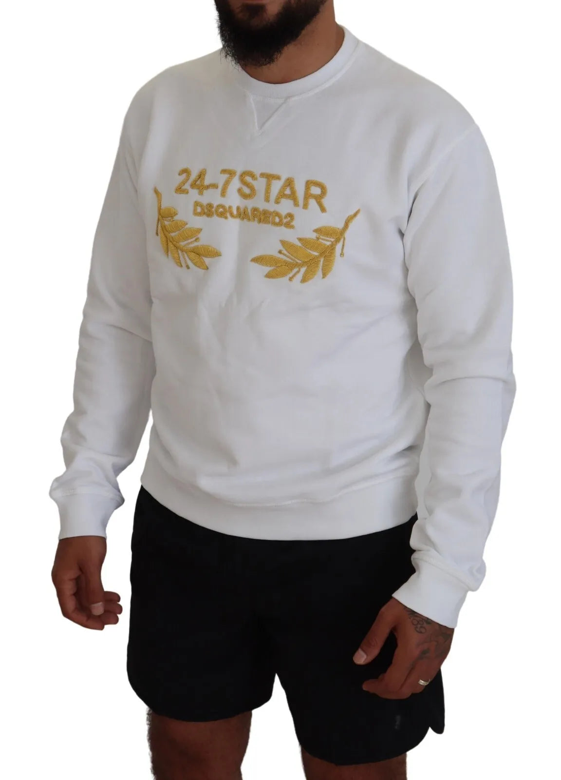 Suéter tipo sudadera con cuello redondo y bordado blanco