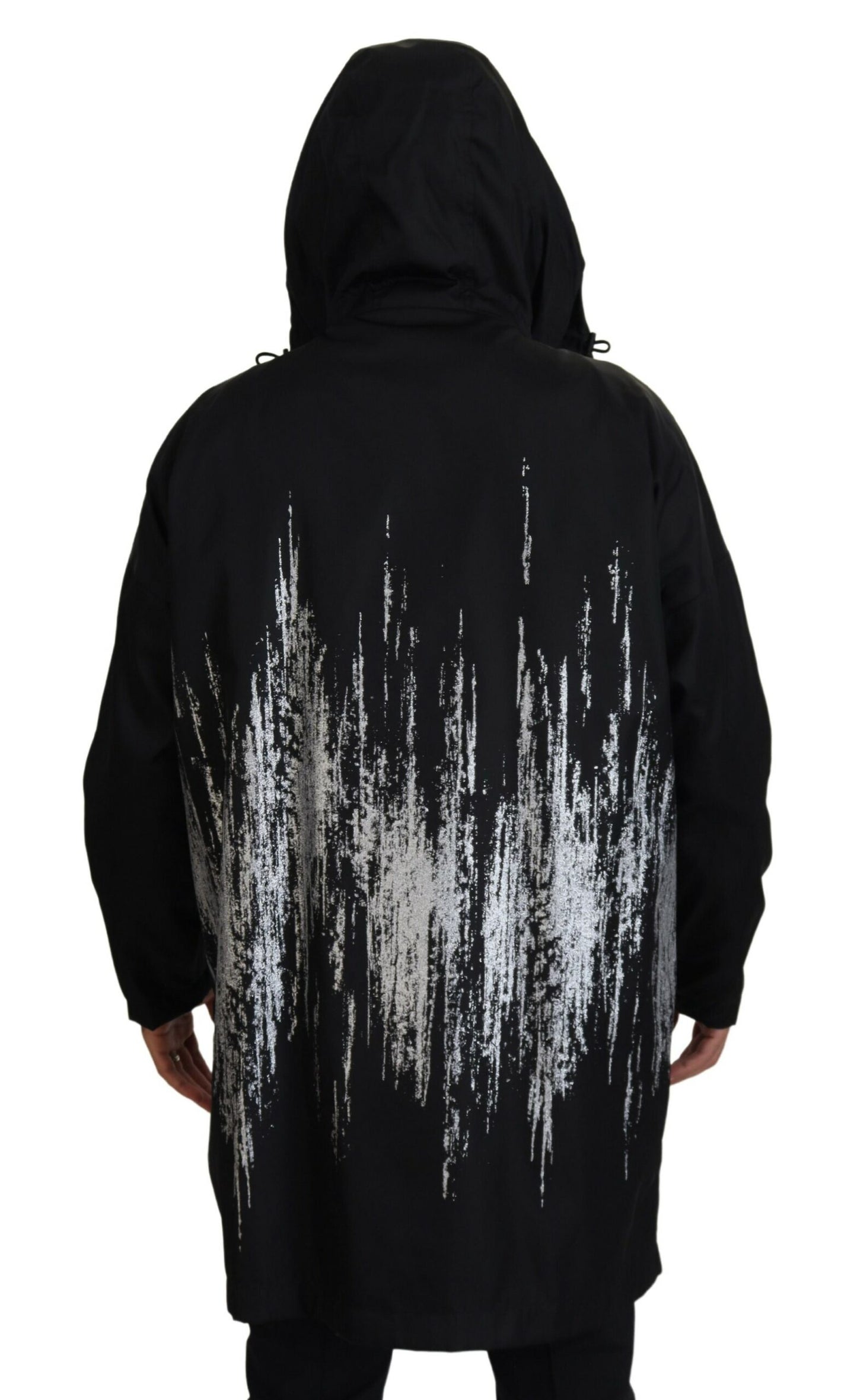 Chaqueta larga de nailon con capucha y estampado en blanco y negro
