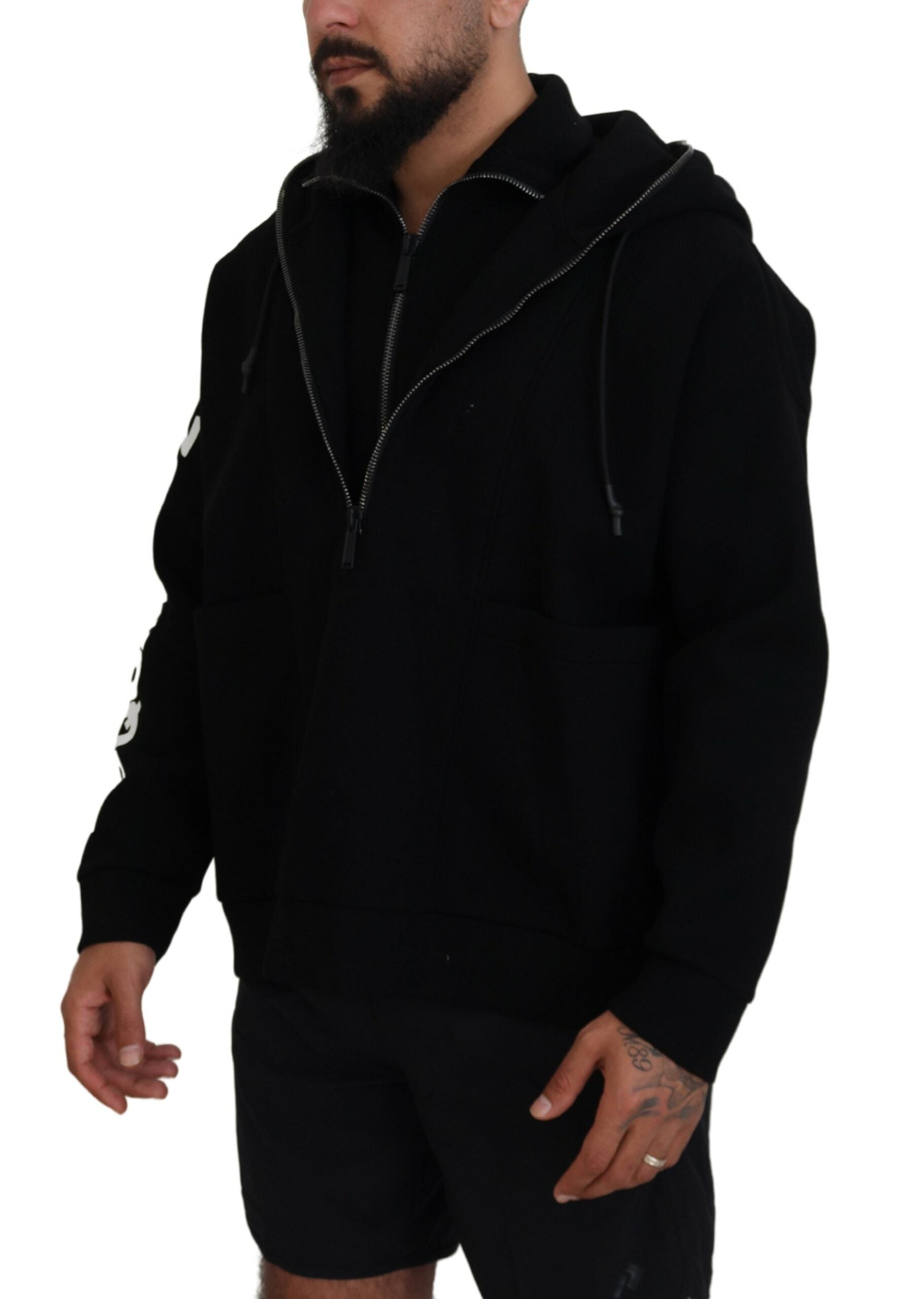 Schwarzer Pullover mit Kapuze, bedruckten Ärmeln und Doppelreißverschluss