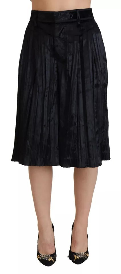Pantalones negros plisados de cintura alta y pierna ancha