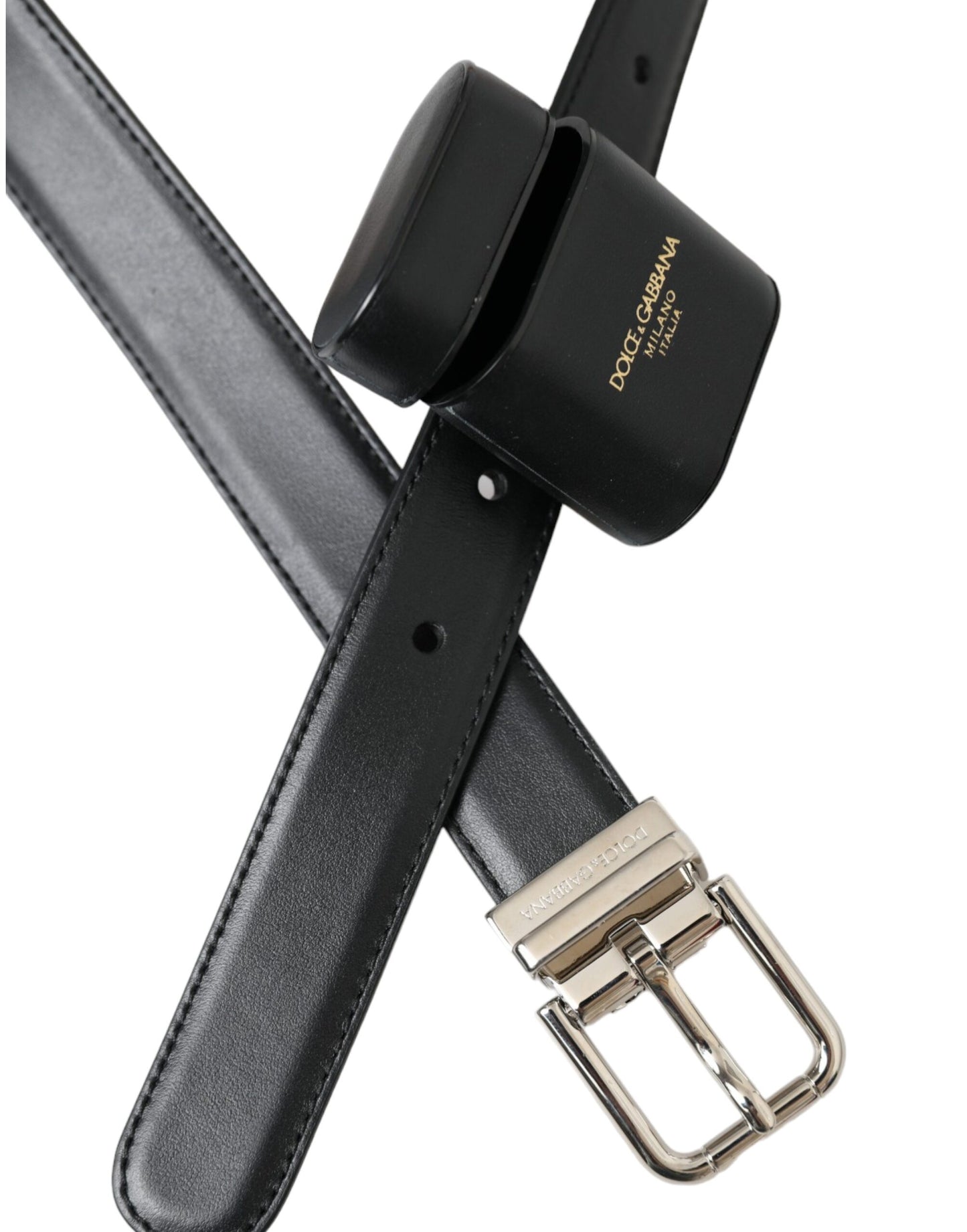 Schwarzes Airpods-Etui aus Leder mit silbernem Schnallengürtel