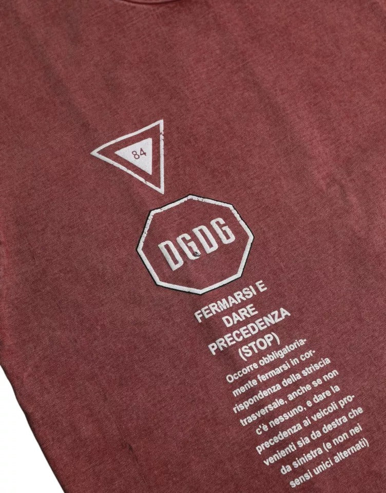 Kastanienbraunes T-Shirt mit Rundhalsausschnitt und kurzen Ärmeln
