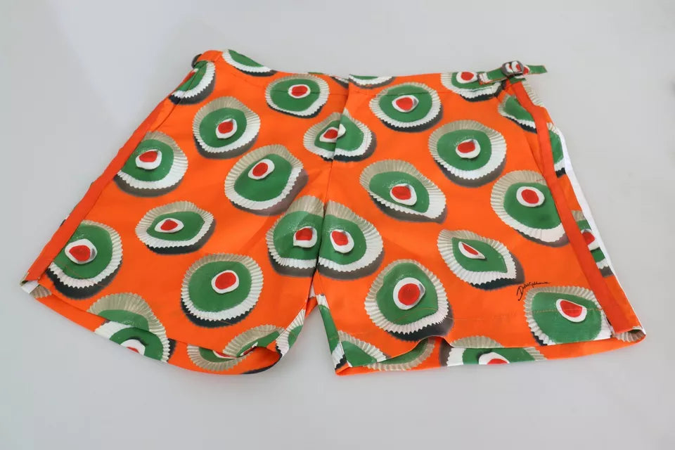Pantalones cortos de playa con cupcakes naranjas