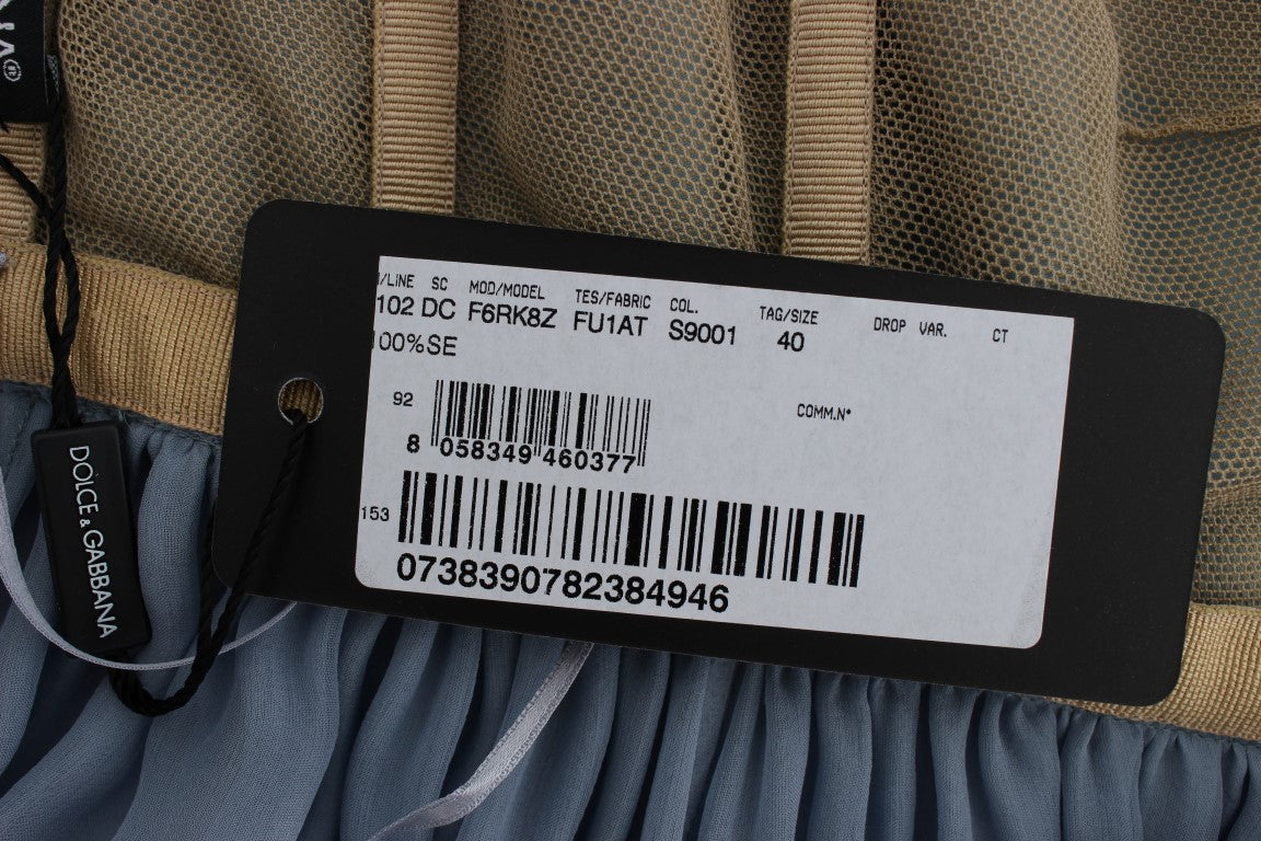 Elegantes, mit Kristallen verziertes Seidenkleid