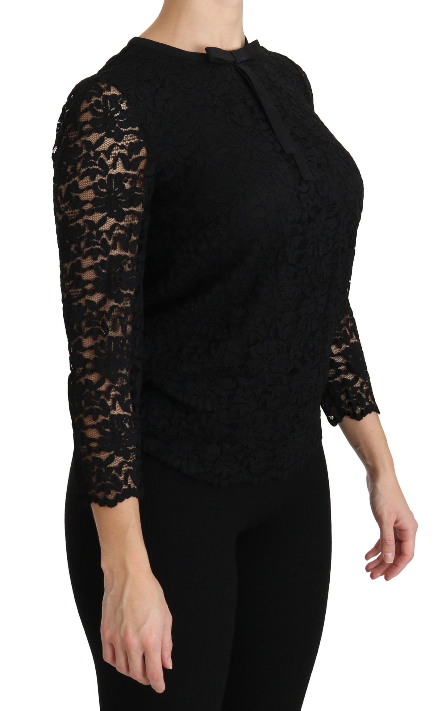 Elegante blusa de encaje negro con cuello redondo