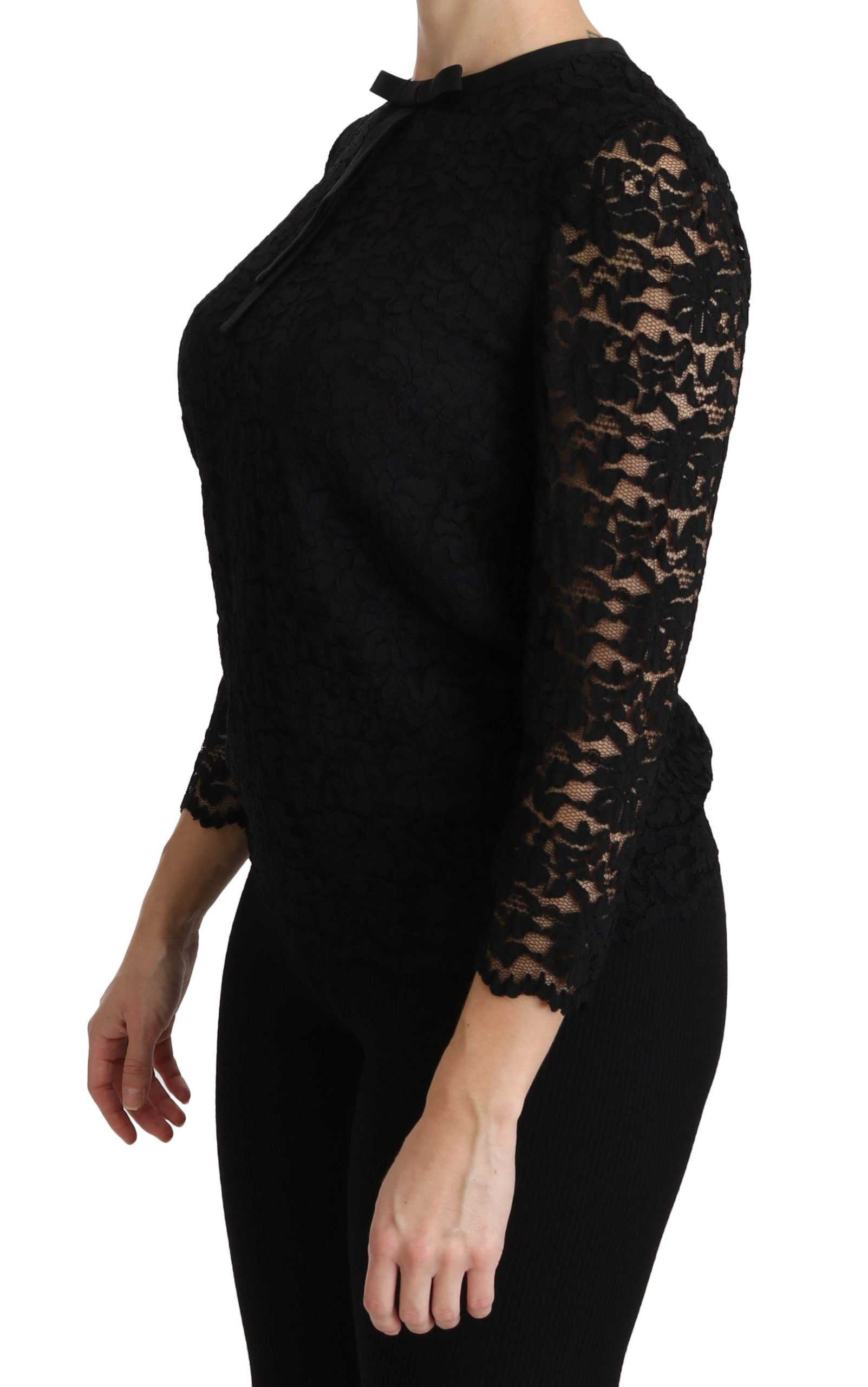 Elegante blusa de encaje negro con cuello redondo