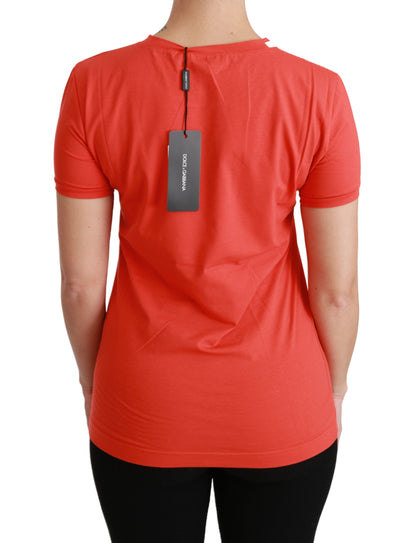 Elegante camiseta roja de cuello redondo y manga corta