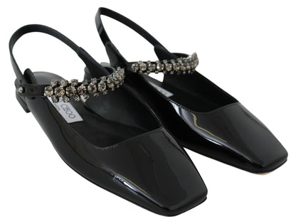 Elegantes zapatos planos de charol negro con detalles de cristal