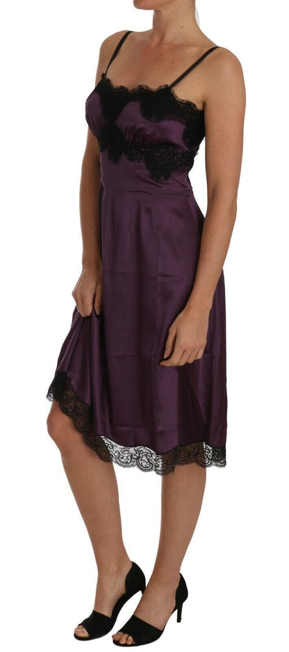 Elegante vestido camisero de encaje de seda color morado