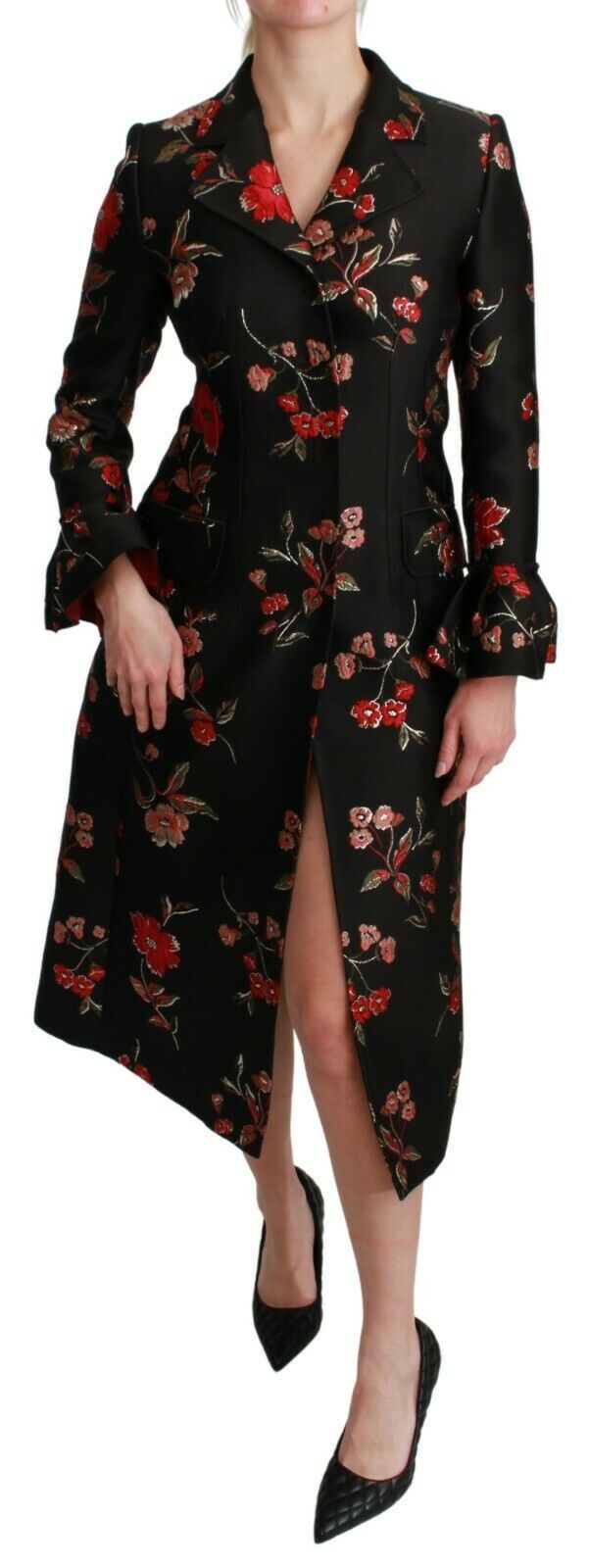 Gabardina elegante con bordados florales