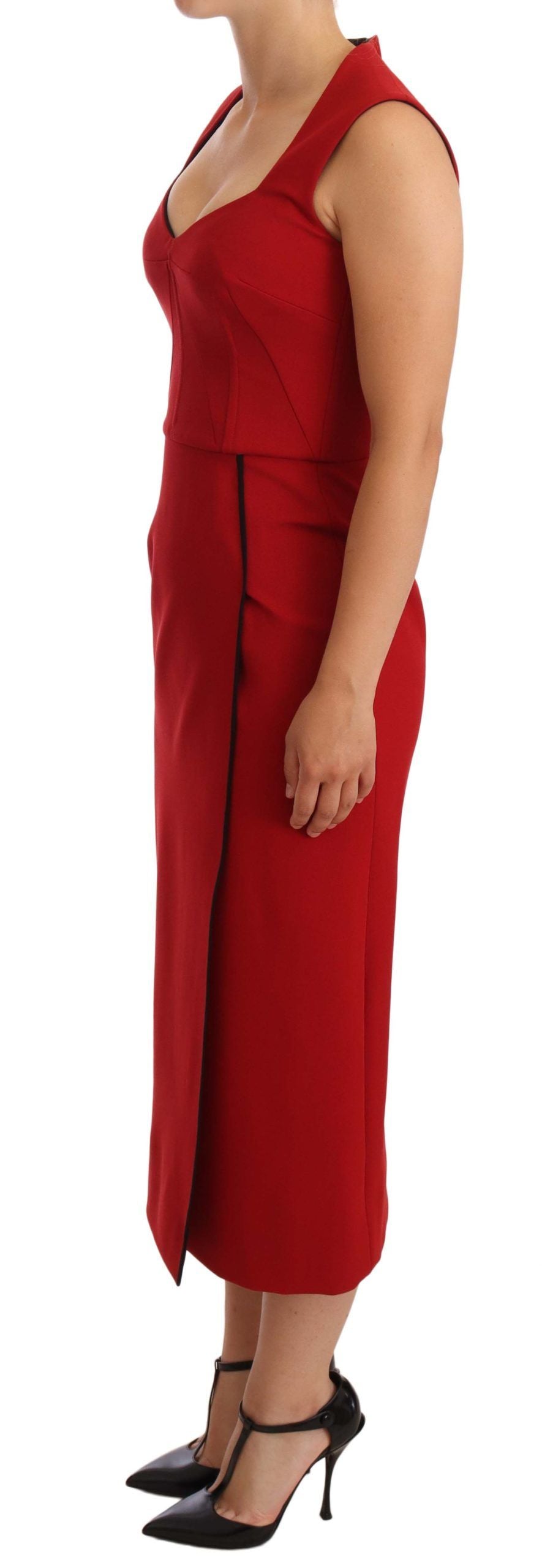 Elegante vestido midi de escote corazón en color rojo