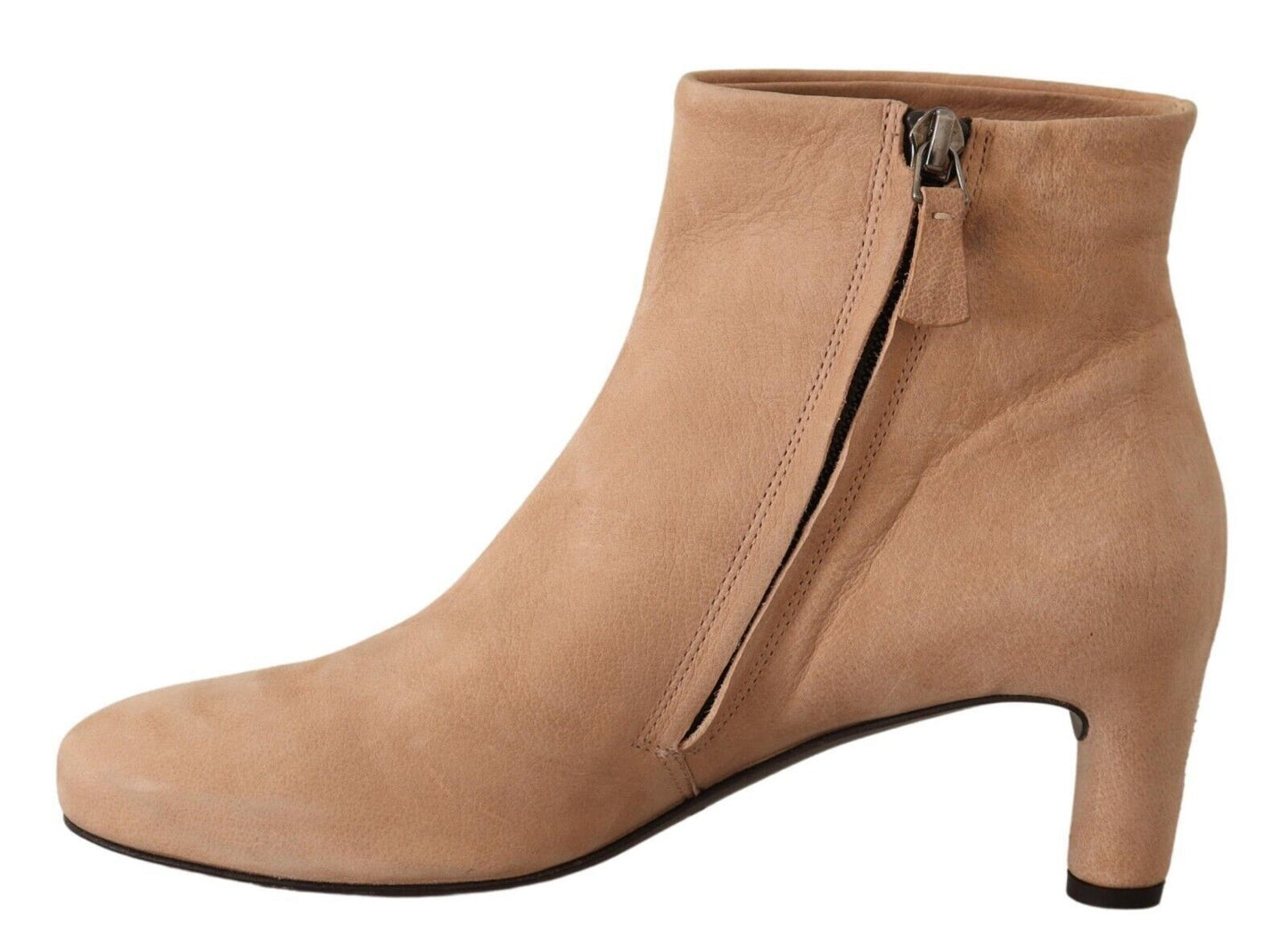 Botas elegantes de piel color beige