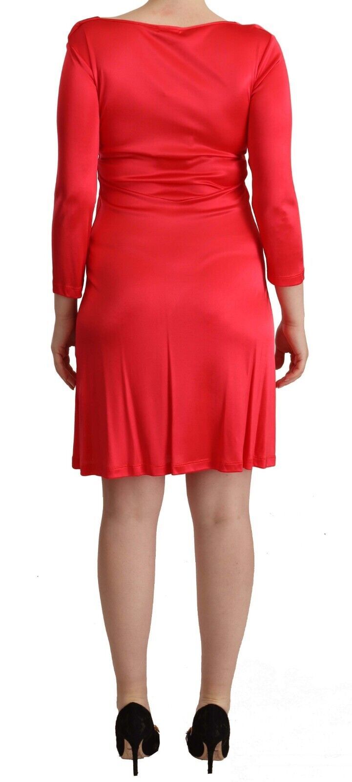 Elegante vestido rojo hasta la rodilla