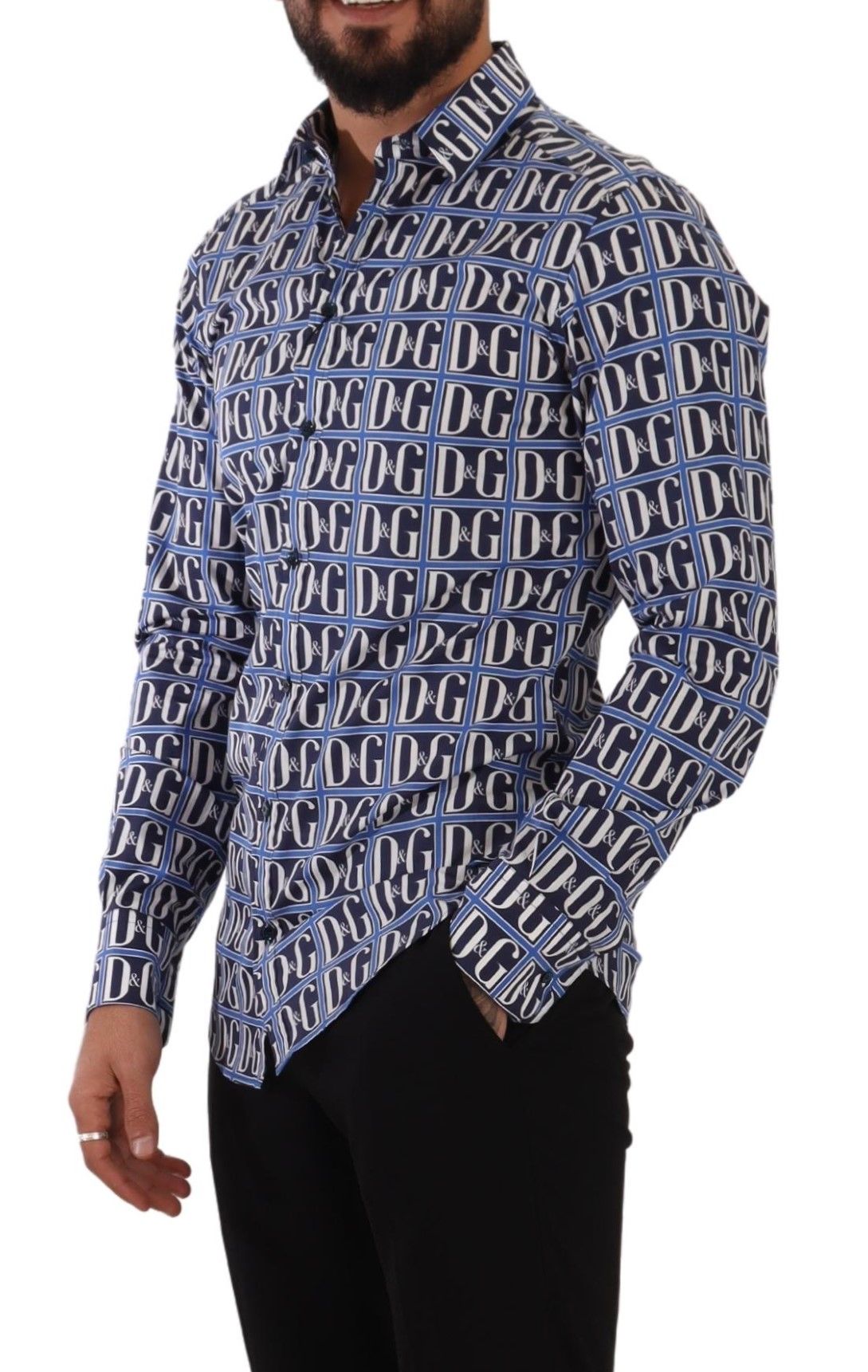 Camisa de algodón con logo azul y corte entallado