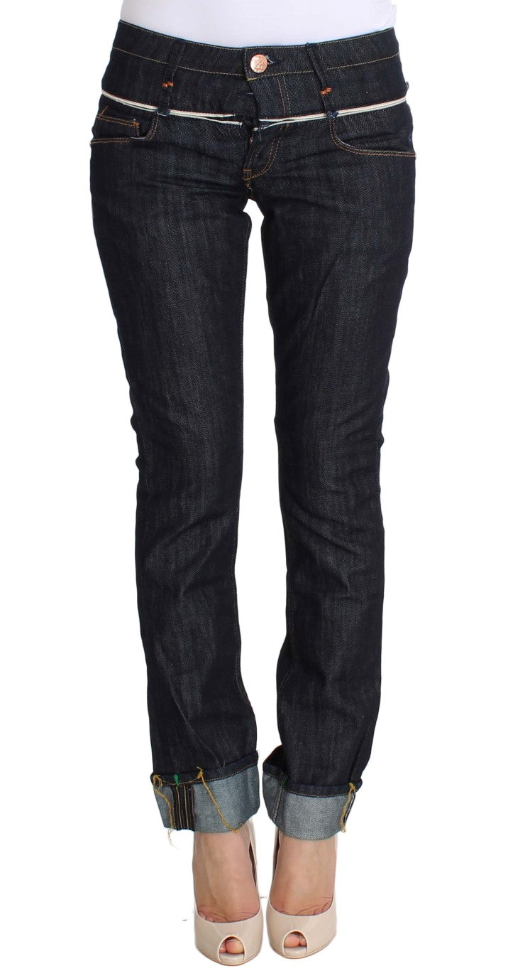 Elegantes jeans azul oscuro con pierna recta