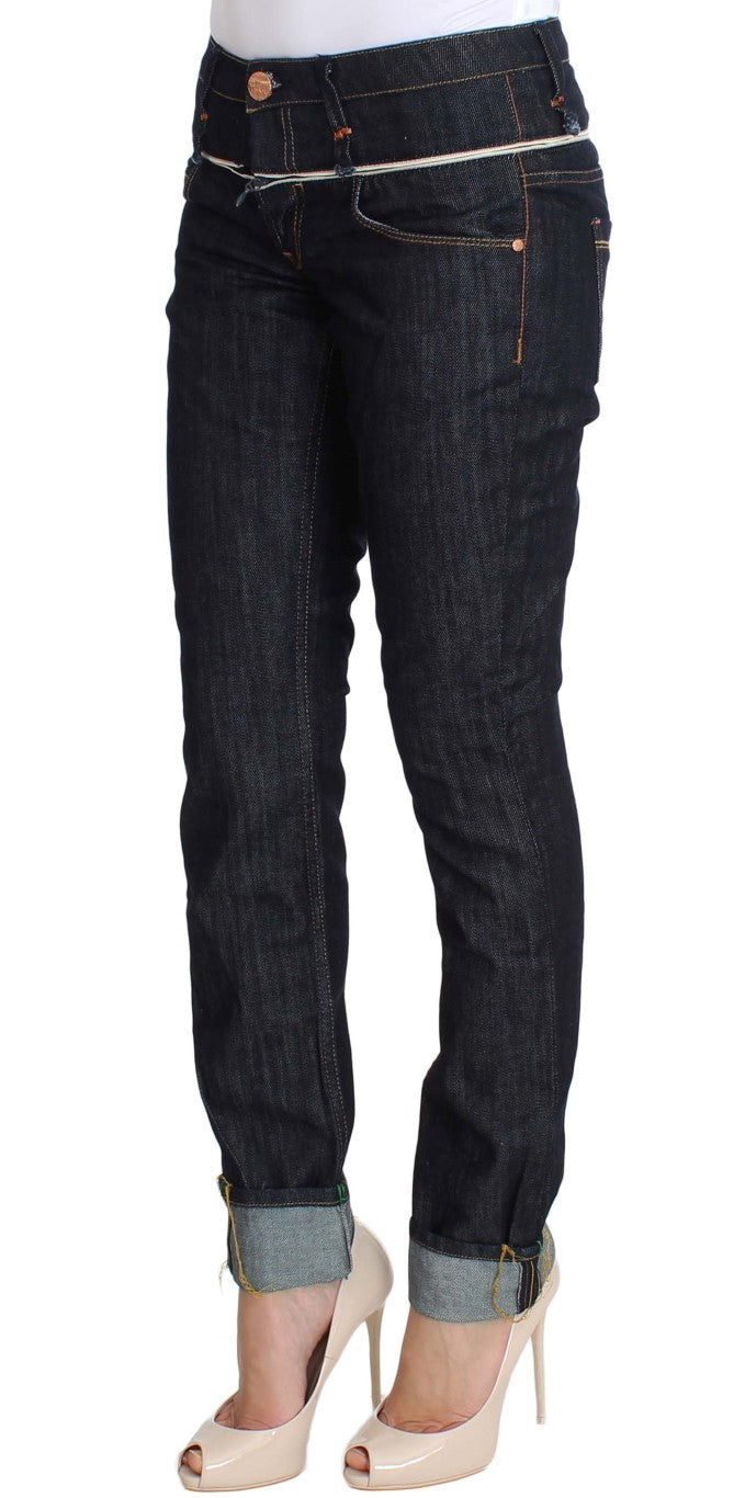 Elegantes jeans azul oscuro con pierna recta