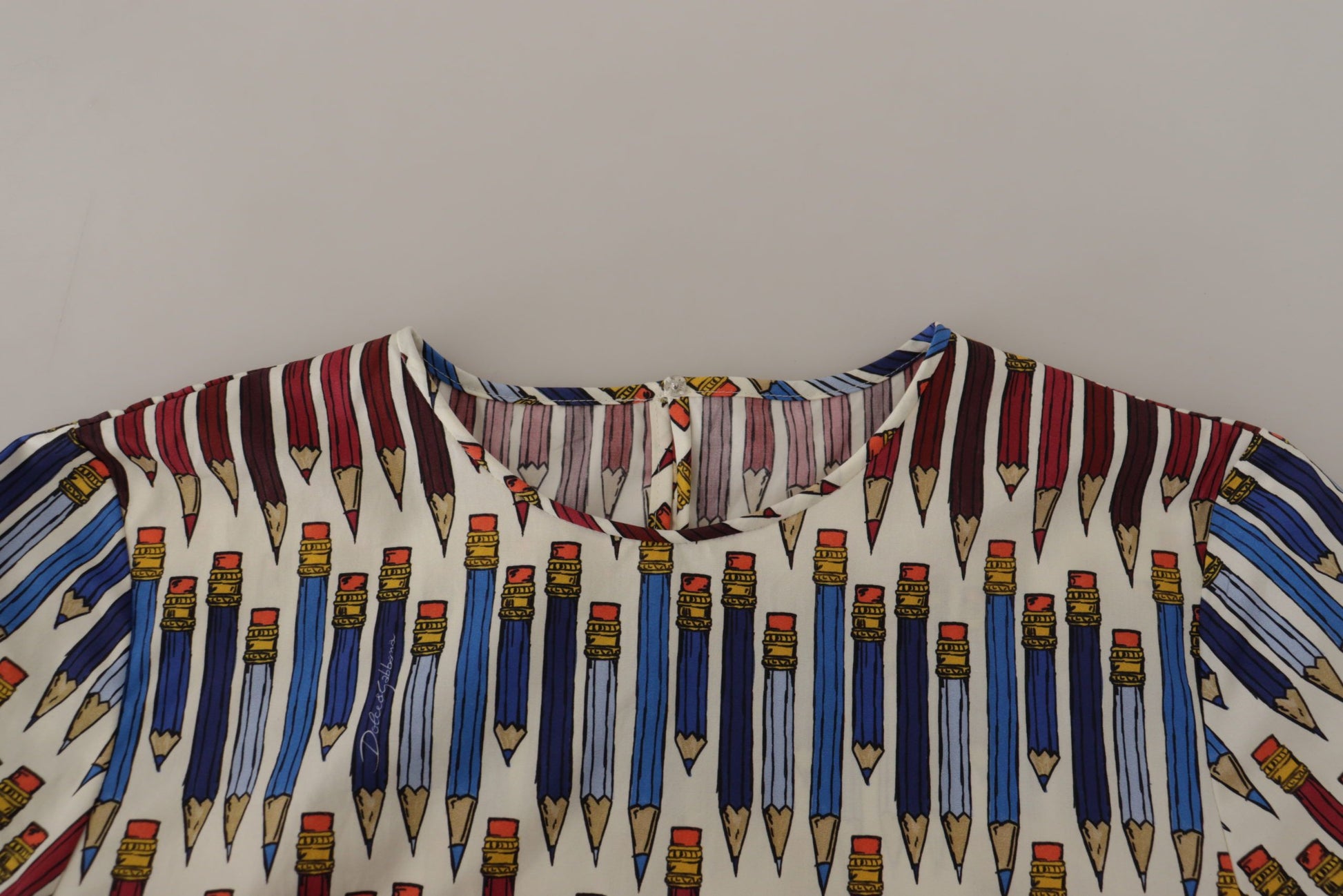 Schicke weiße Kurzarmbluse mit Bleistiftdruck