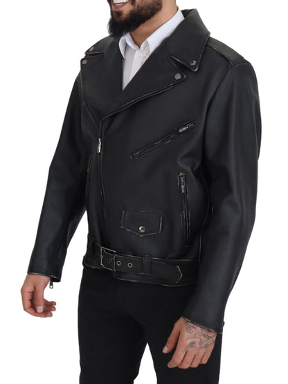 Elegante chaqueta de motociclista de cuero negro