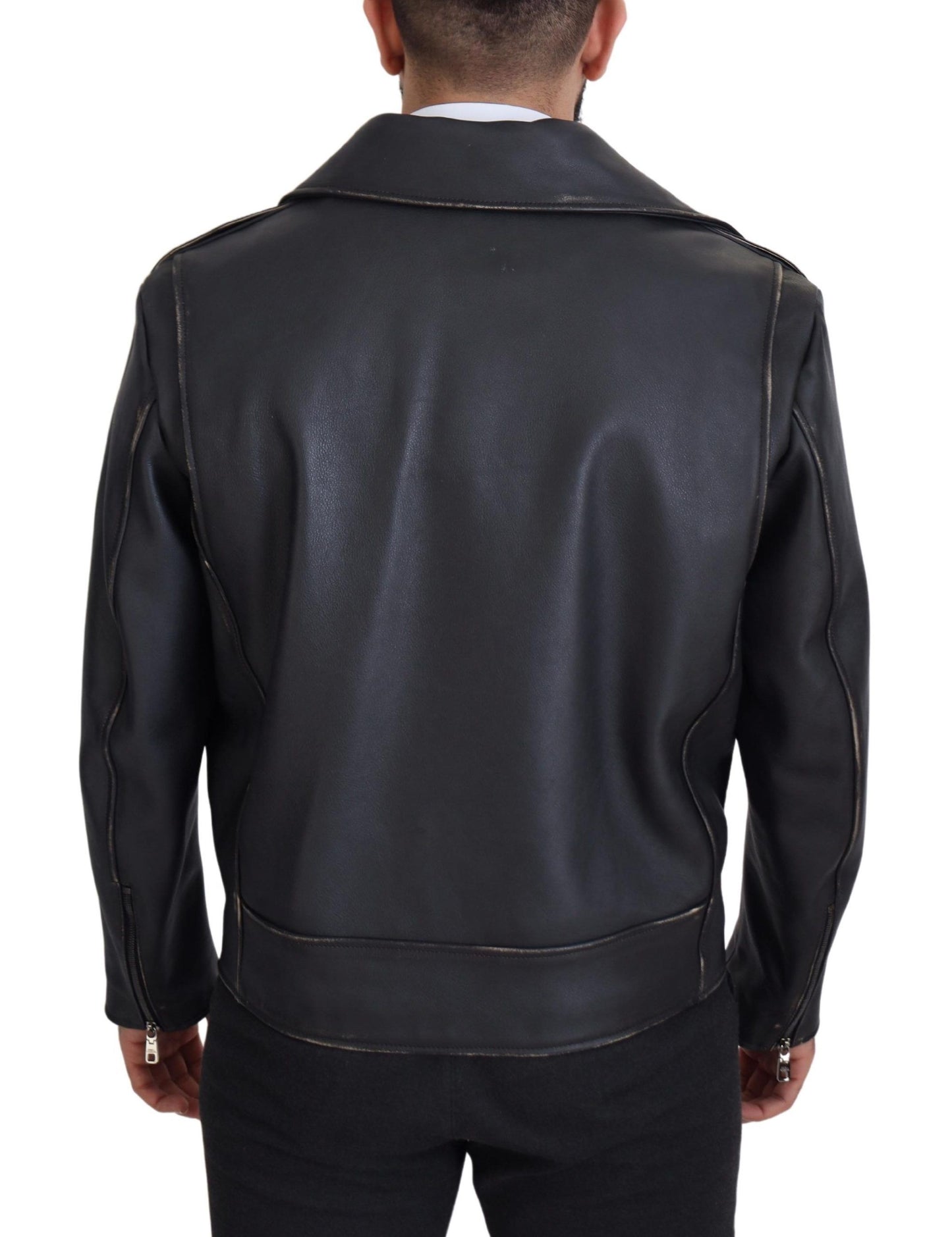 Elegante chaqueta de motociclista de cuero negro