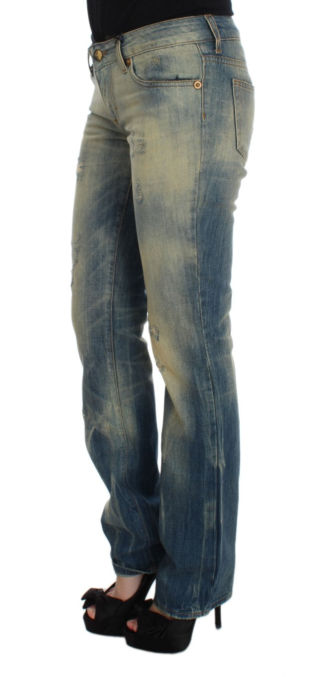 Elegantes jeans azules de corte recto y ajustado