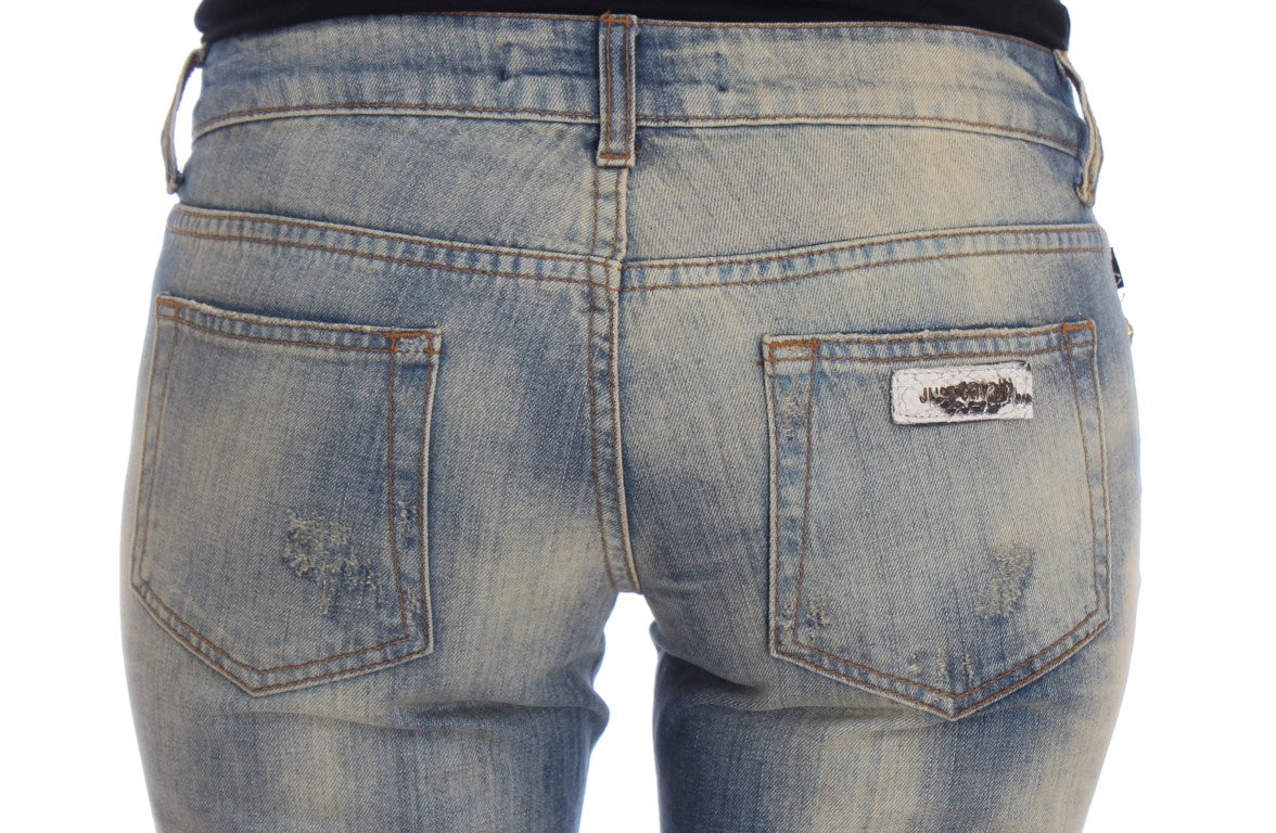 Elegantes jeans azules de corte recto y ajustado