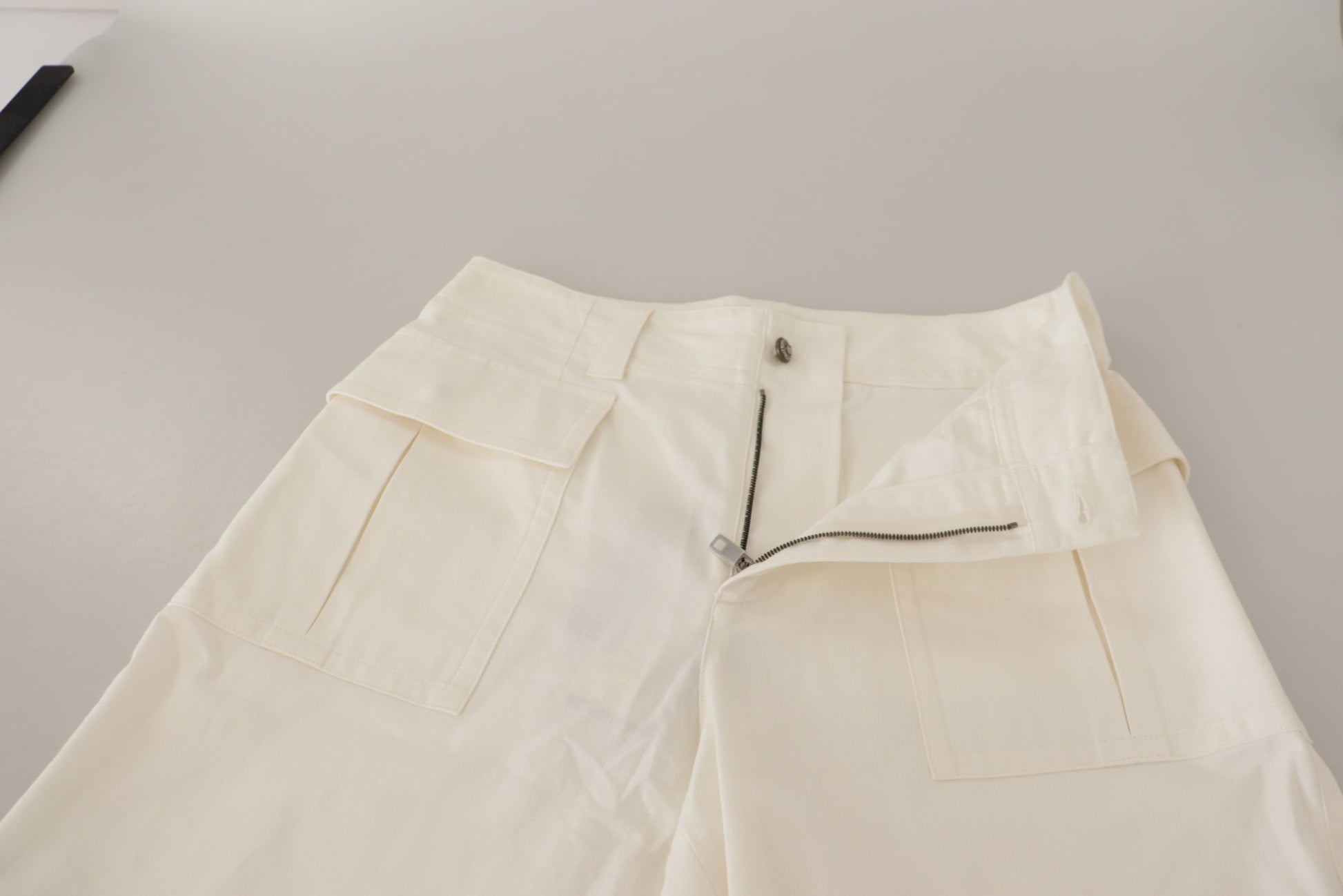 Pantalones elegantes de talle alto en color blanco