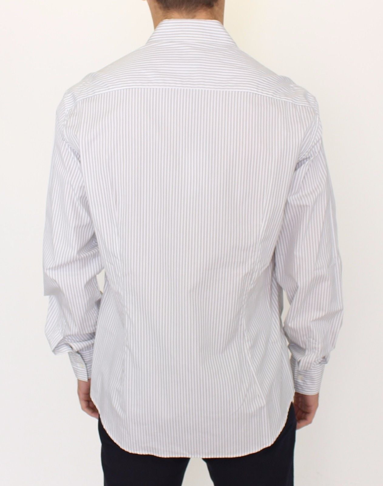 Camisa elegante de algodón a rayas blancas y grises