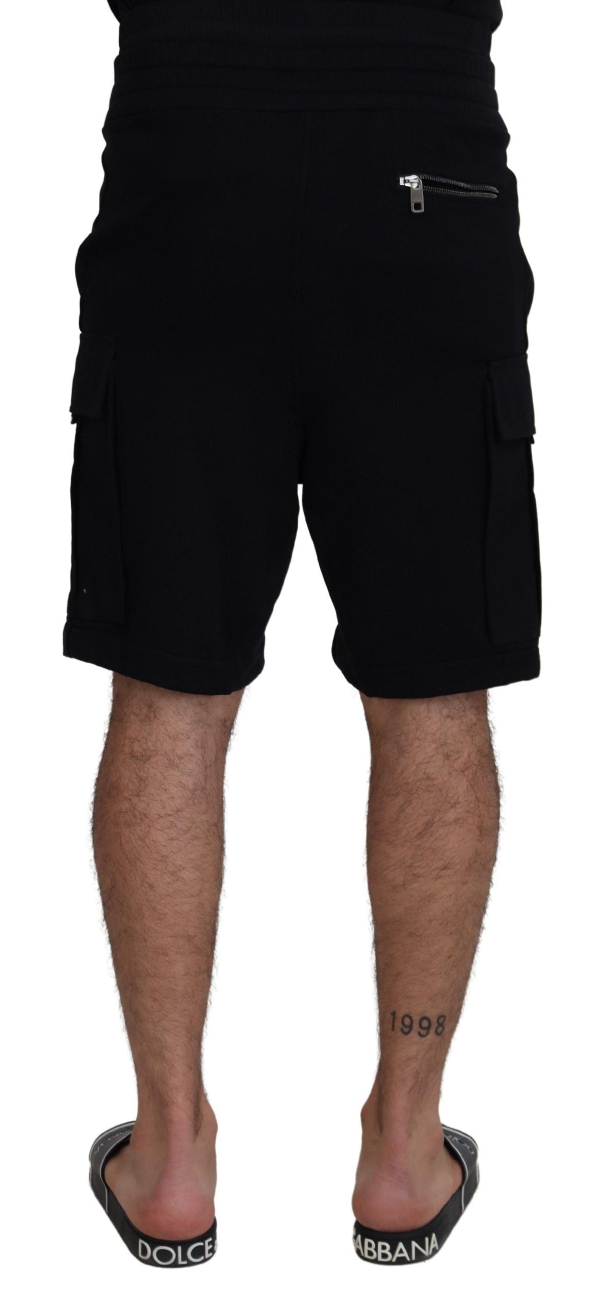 Machen Sie Ihren Sommer zum Erlebnis: Klassische schwarze Bermudashorts