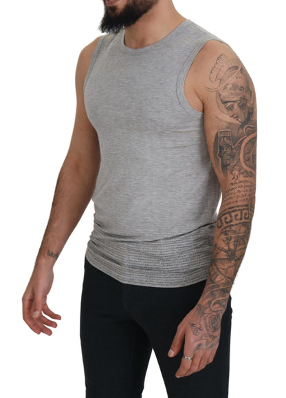 Camiseta elegante gris sin mangas con cuello redondo