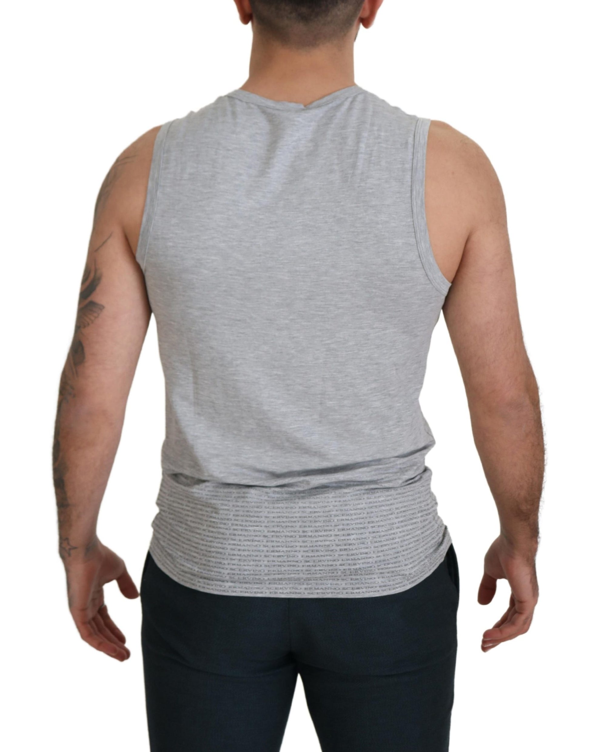 Camiseta elegante gris sin mangas con cuello redondo