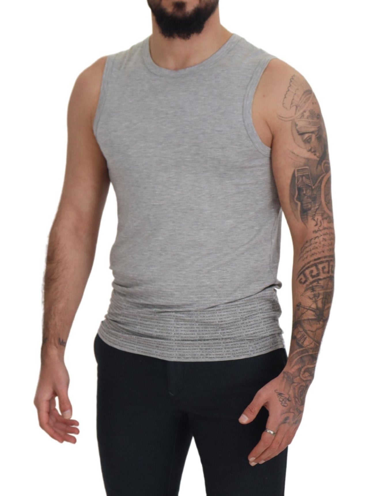 Camiseta elegante gris sin mangas con cuello redondo