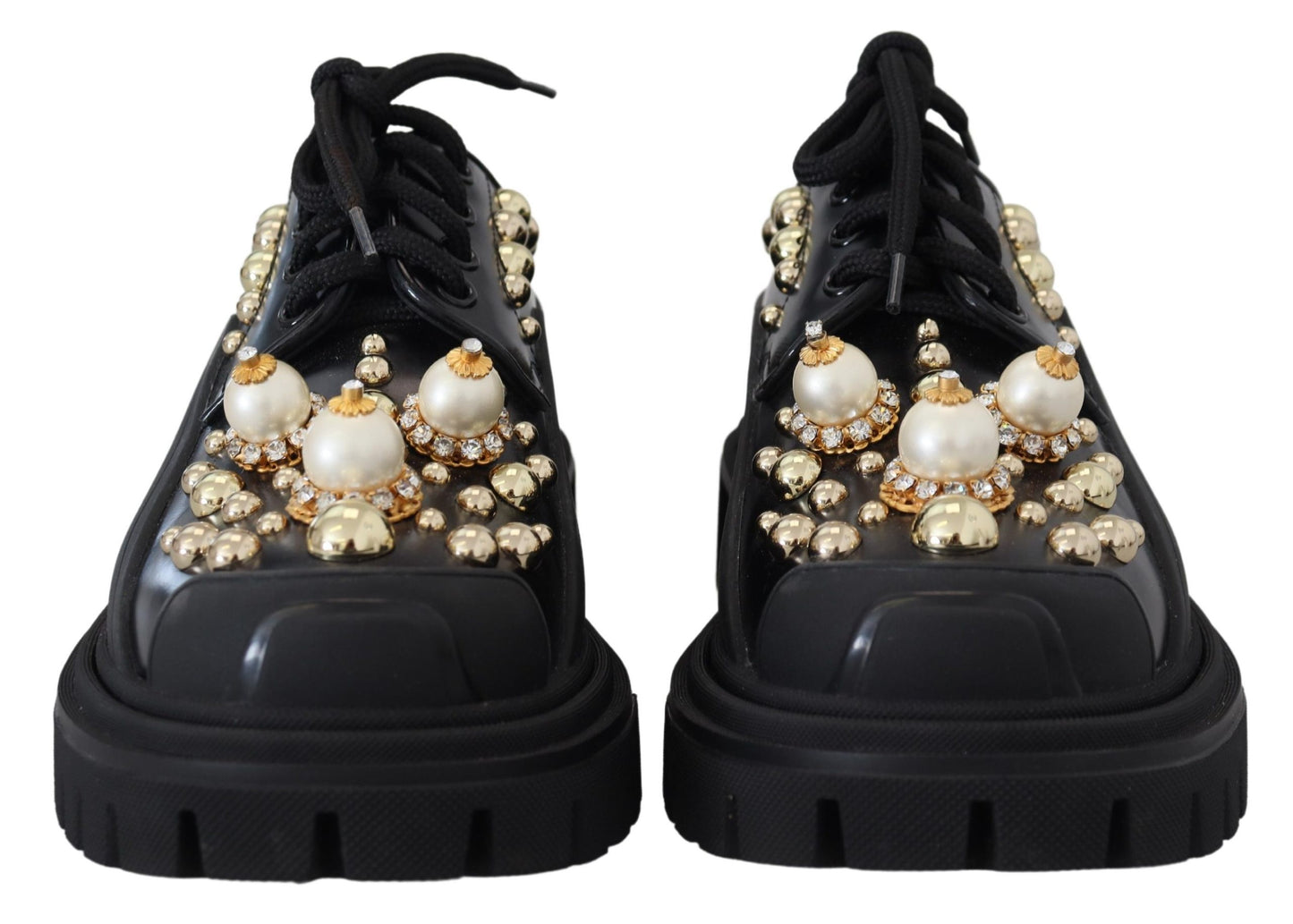 Zapatos Derby de piel negra atemporales con detalles glamorosos