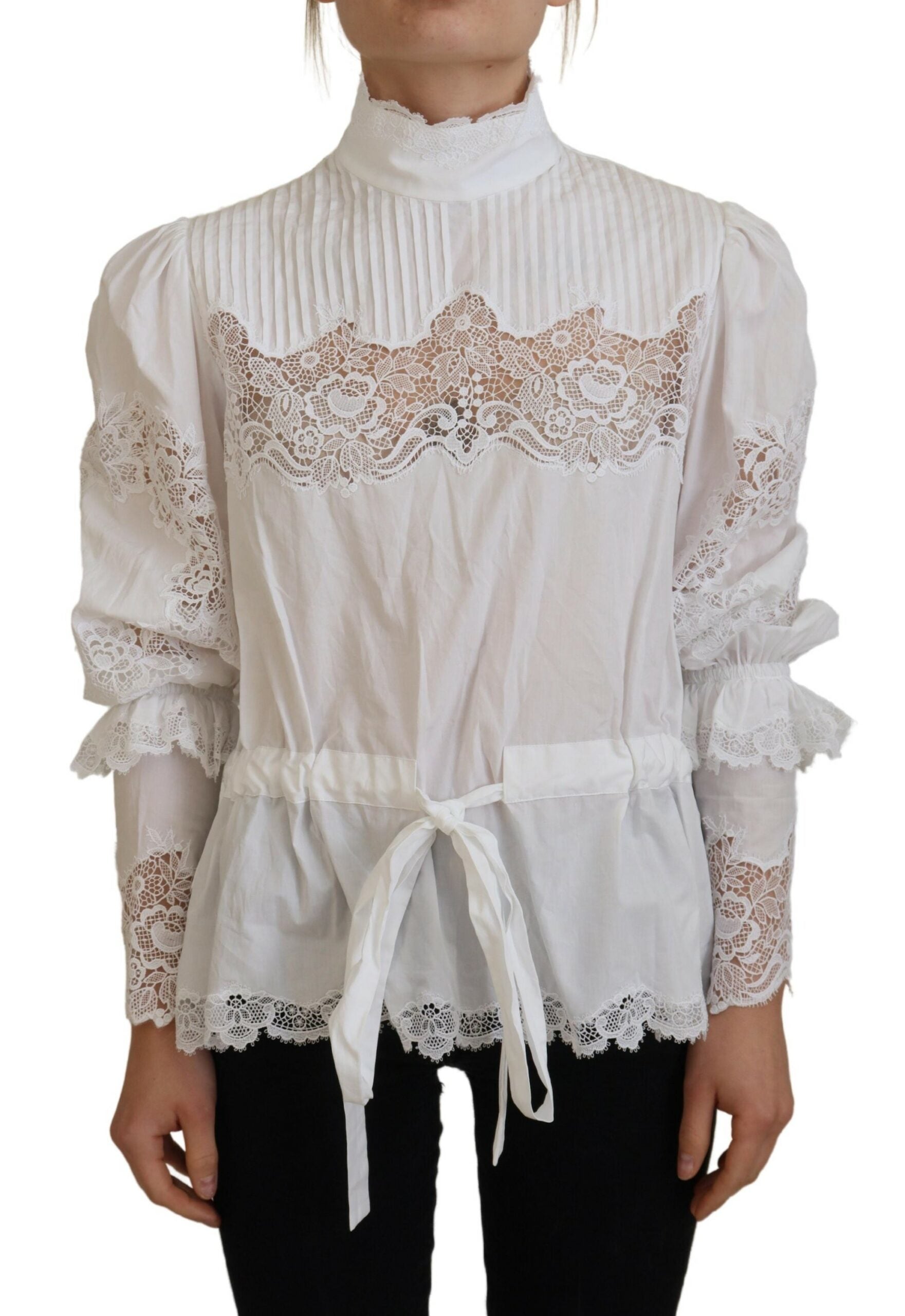 Elegante blusa de algodón con ribete de encaje blanco