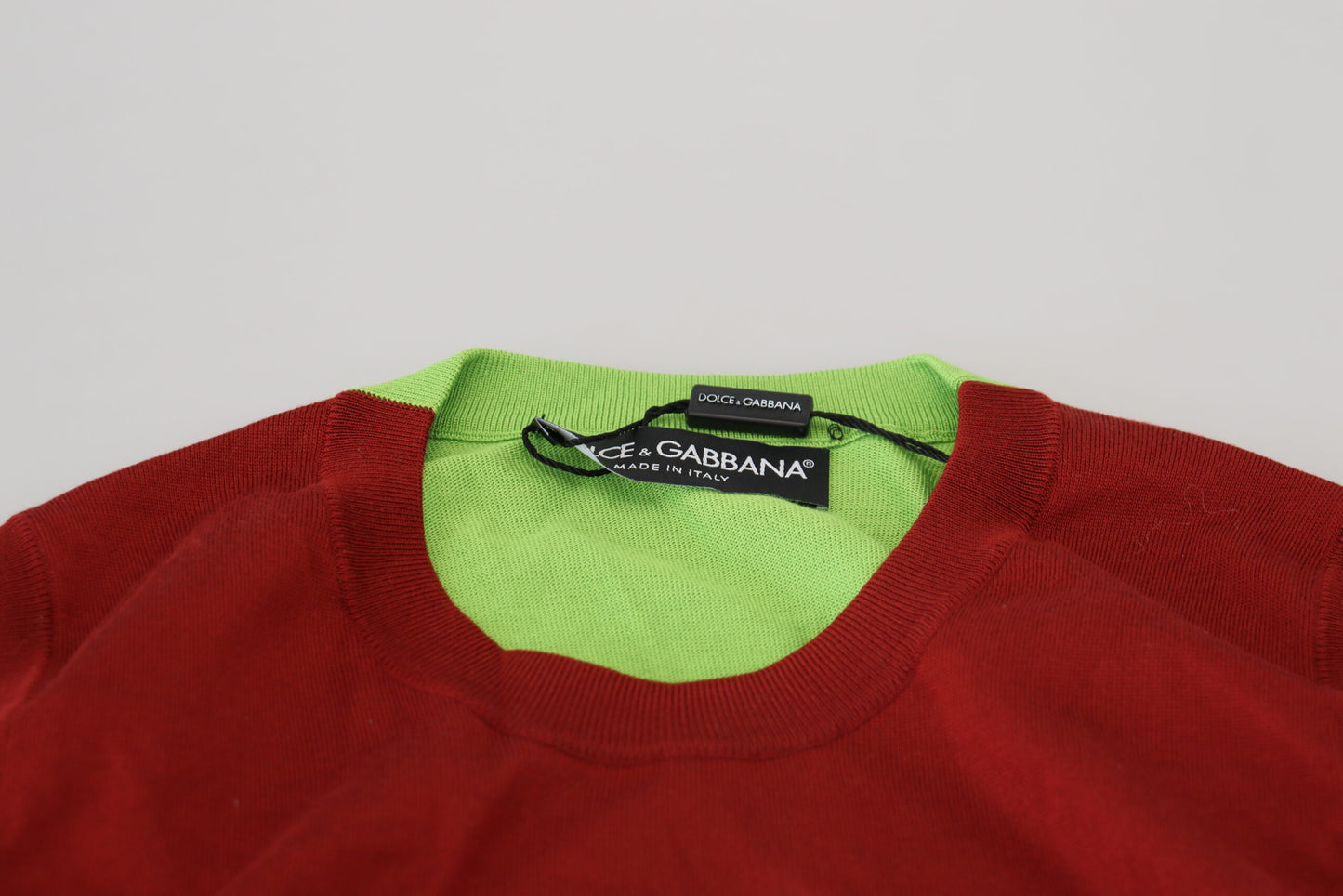 Elegante blusa casual de seda roja y verde