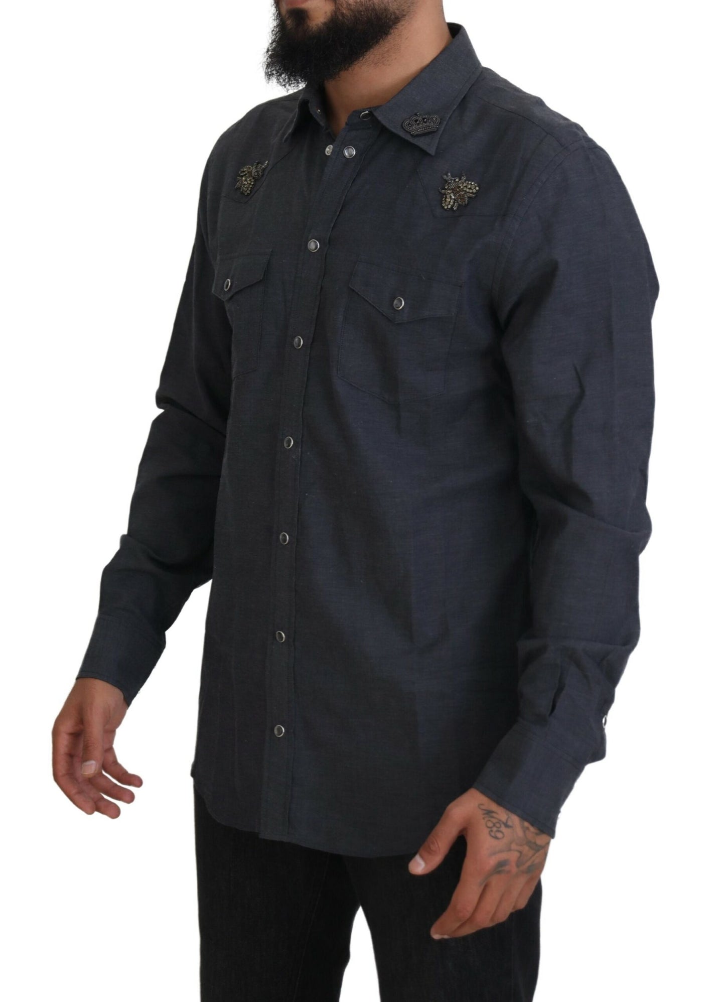 Camisa vaquera azul elegante y casual de corte ajustado