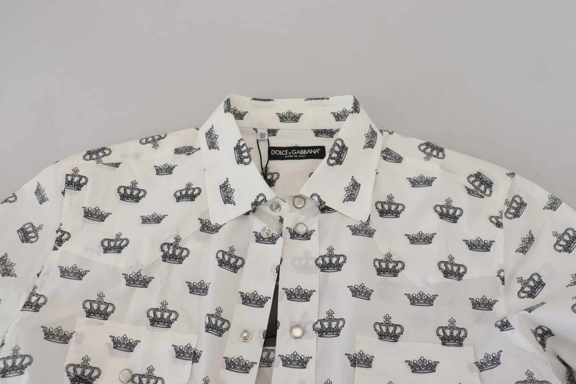 Camisa de vestir con estampado de corona y corte entallado