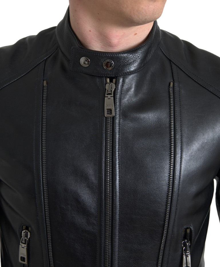 Chaqueta de motociclista elegante de cuero negro