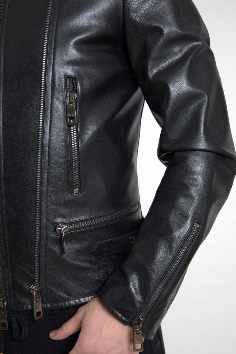 Chaqueta de motociclista elegante de cuero negro