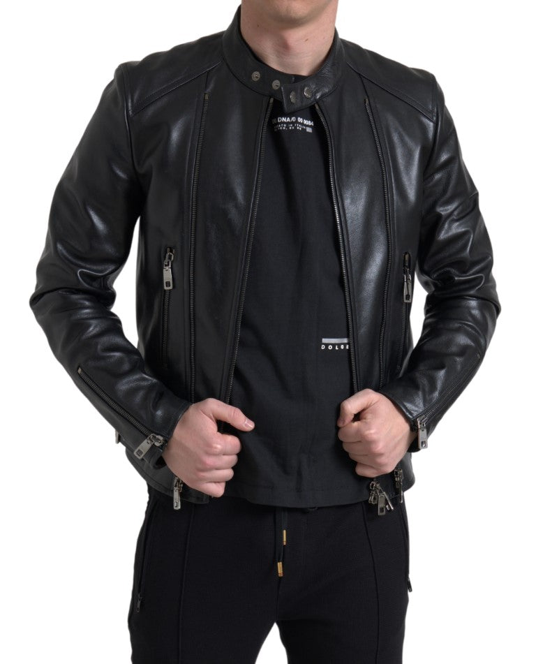 Chaqueta de motociclista elegante de cuero negro