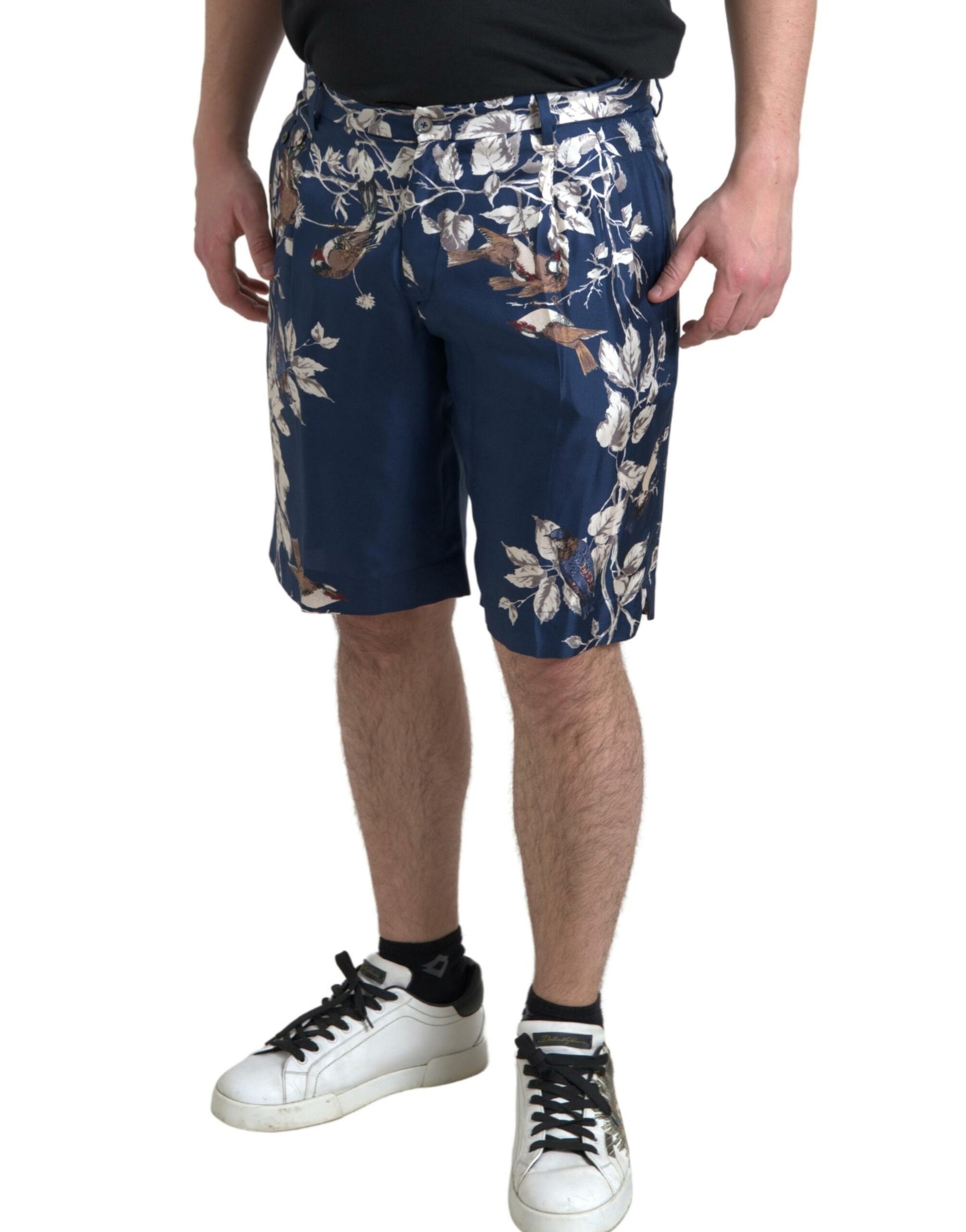 Seidene Bermudashorts mit Blumenmuster in Blau