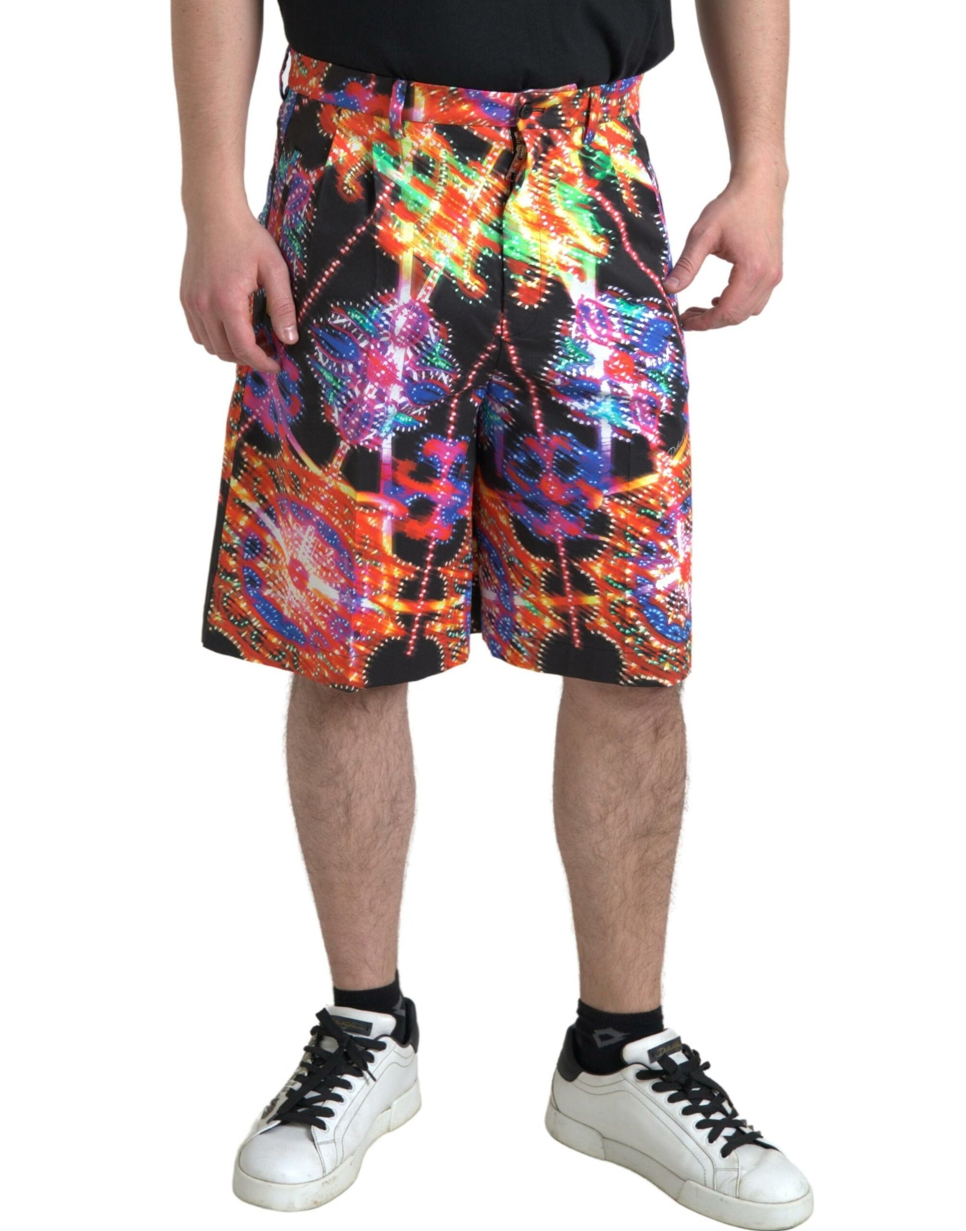 Bermudashorts mit buntem Aufdruck